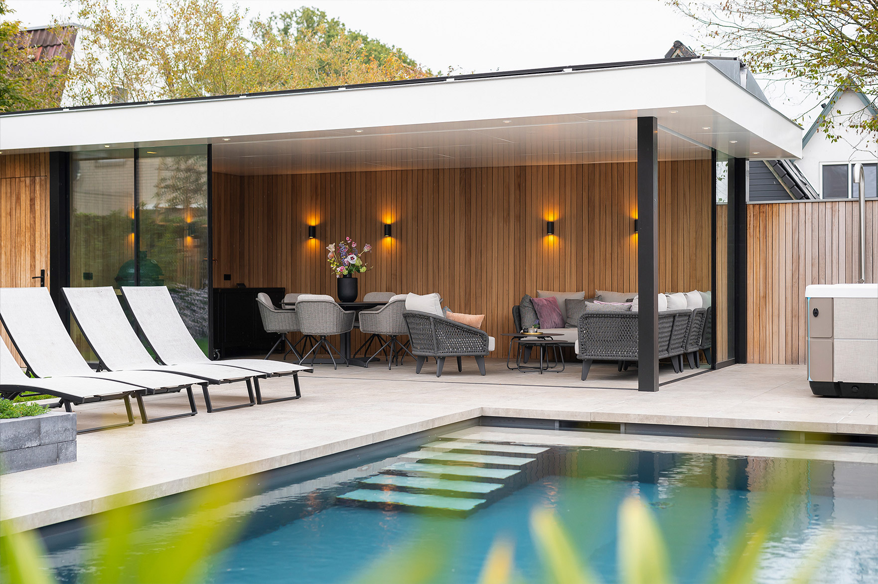 Tuinkamer aan zwembad? Wij helpen graag!